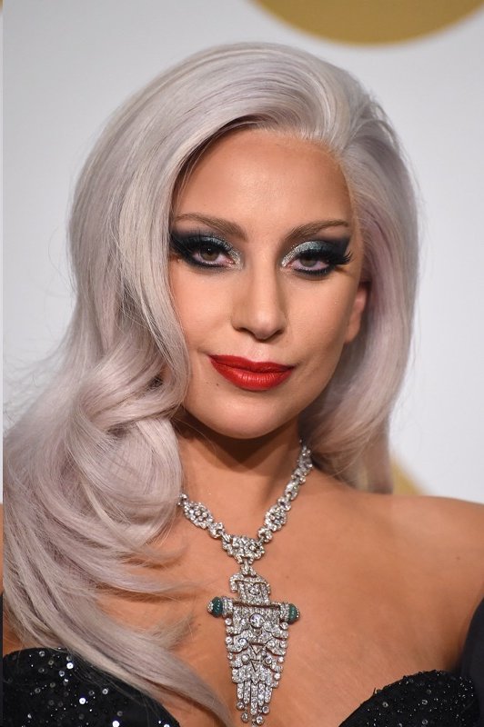t39gaga_glamourosa_grammys_2015.jpg (532&times;800)
